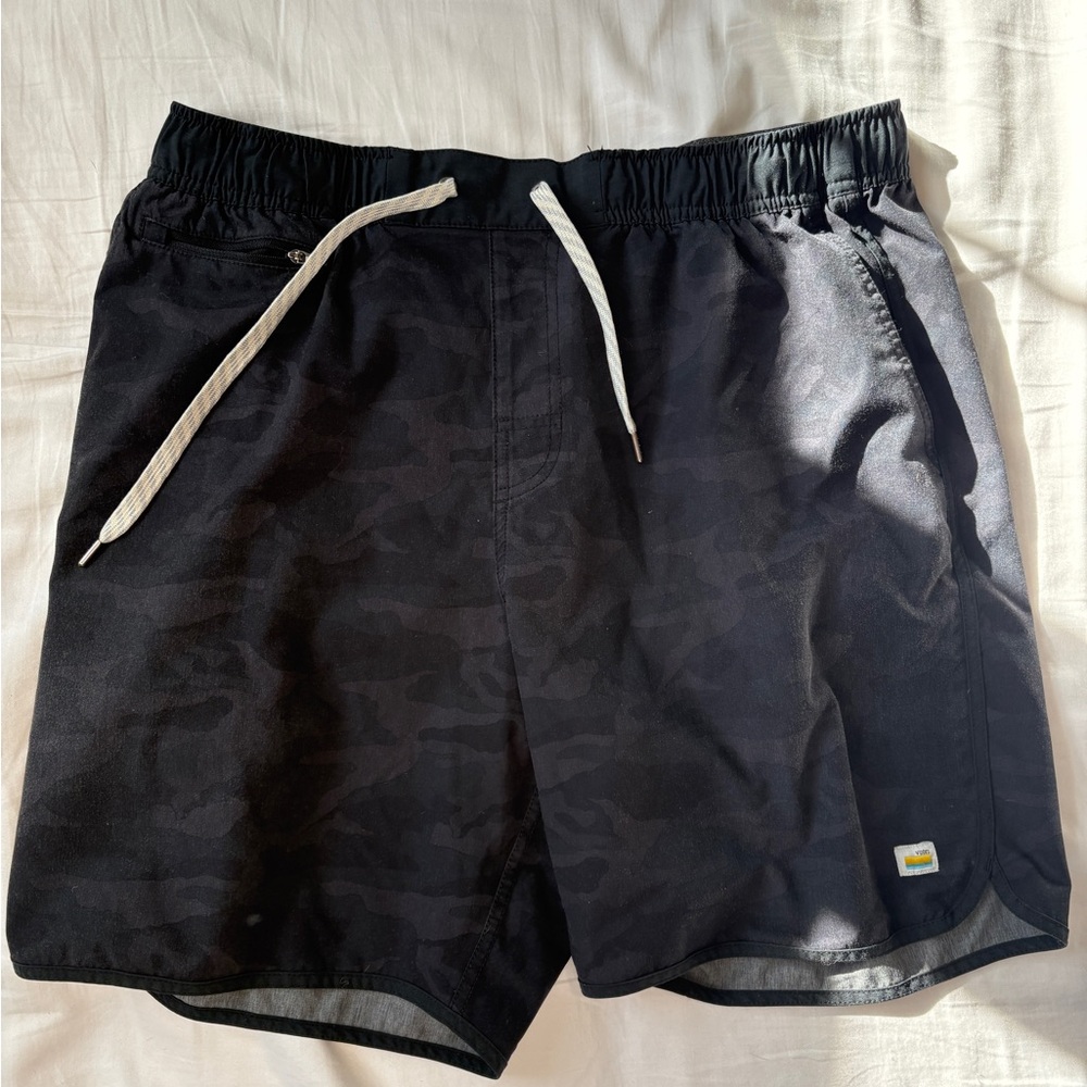 Vuori Dark Camouflage Men's Athletic Shorts XL